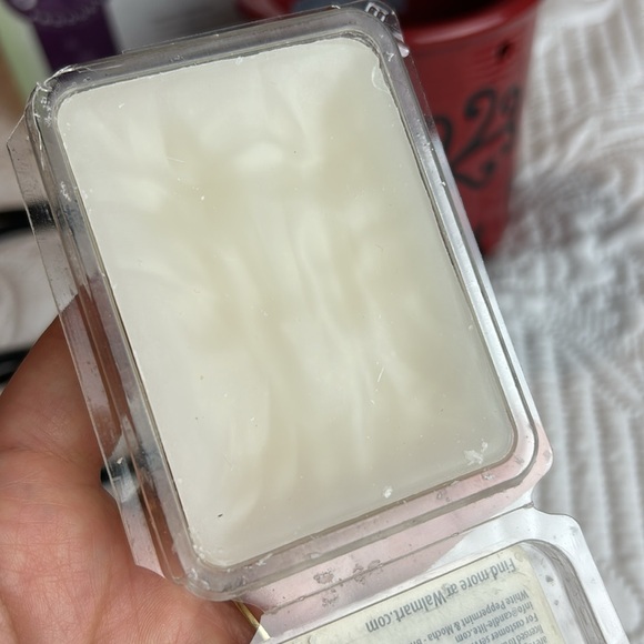 Scentsy Warmer Prancer Full Size Red Wax Warmer With wax melt EUC in box no bulb - Picture 11 of 17